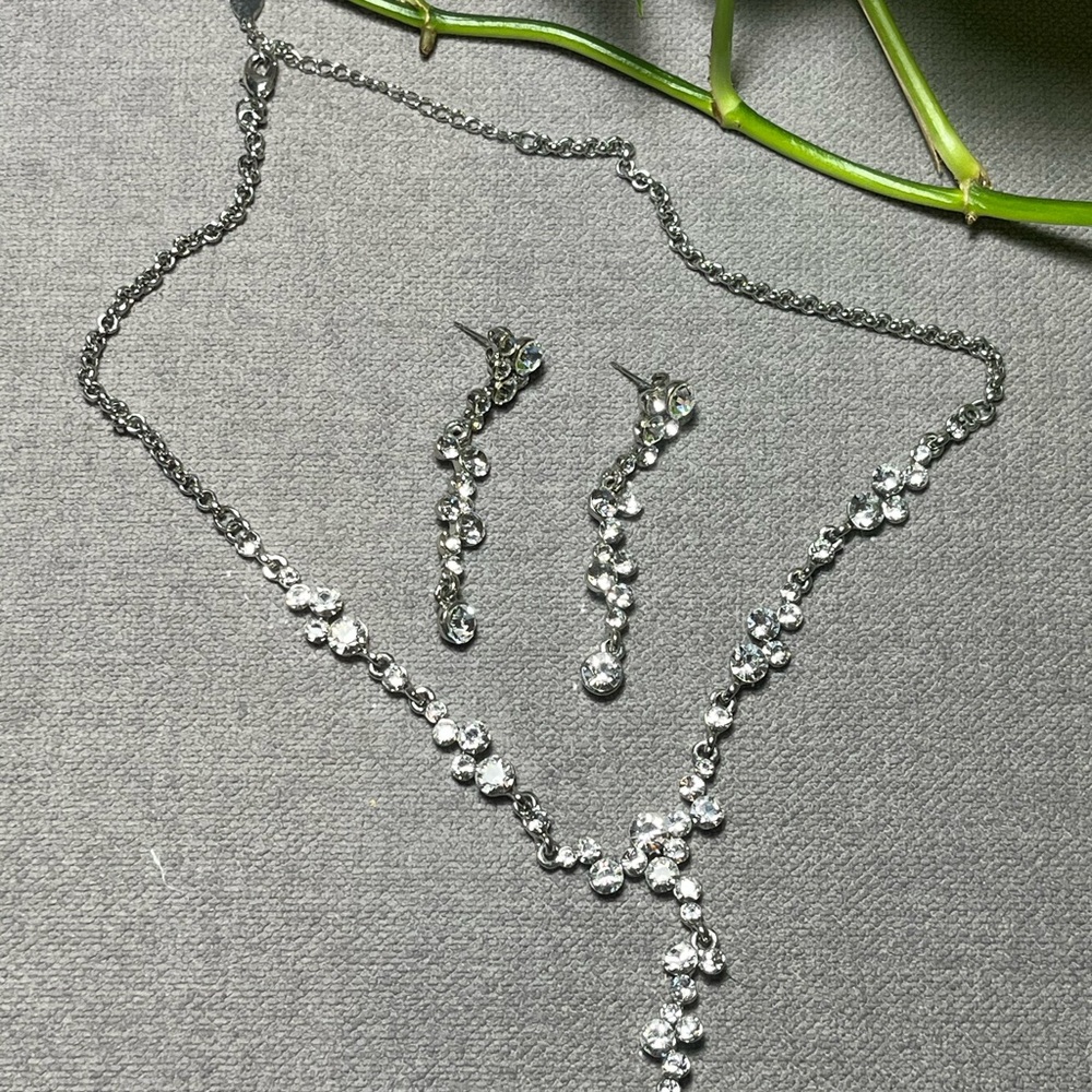 Hollywood Glam Y2K Silver and Crystal Necklace and Earring Set